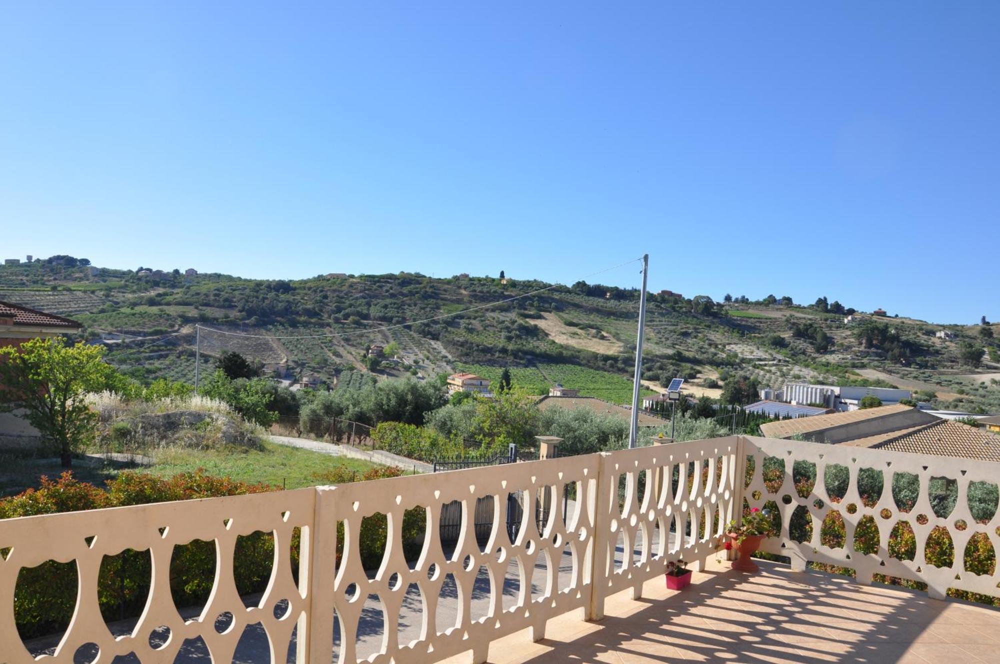 B&B La Terrazza Degli Scrittori Racalmuto Exterior photo